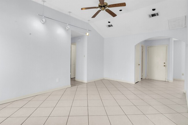 Photo - 4936 Meadowood Cir