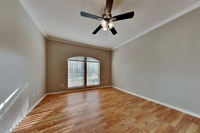 Building Photo - 30215 Stoney Plain Dr