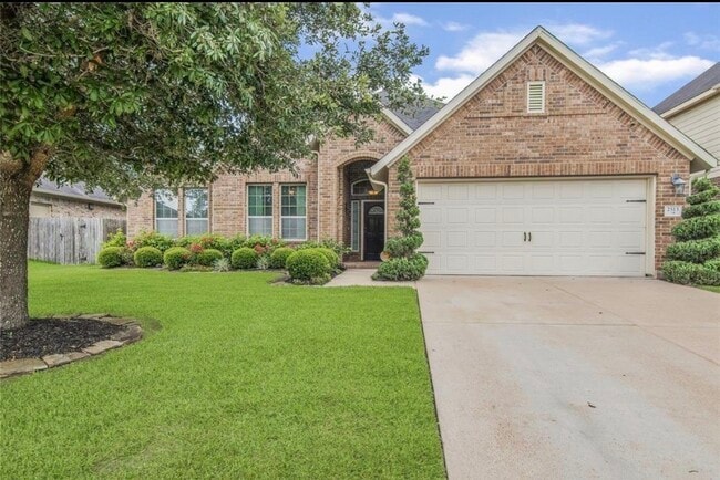 Building Photo - 2513 Golfcrest Dr