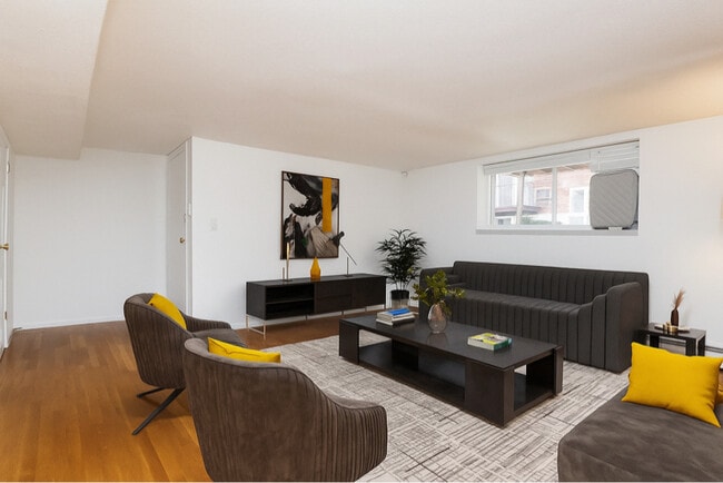 Building Photo - 24 Westgate Rd Unit 2