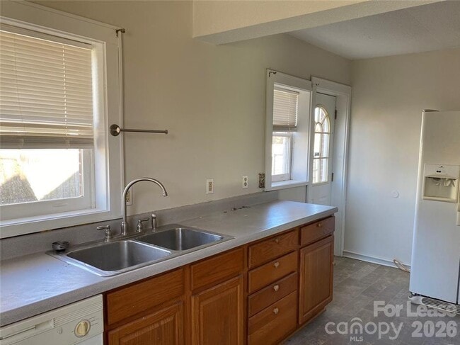 Photo - 960 Fairmont Ave