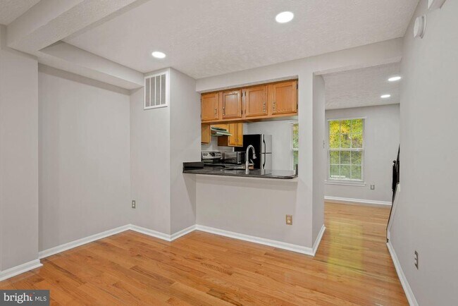 Photo - 1539 Woodcrest Dr