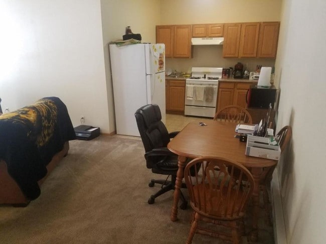 Photo - 33 N Main St