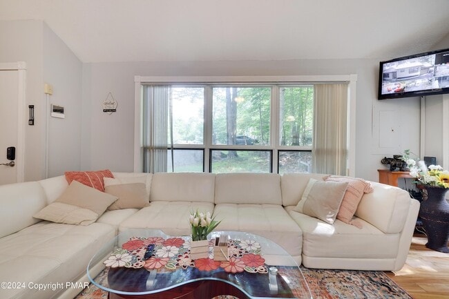 Photo - 2933 Melody Ln