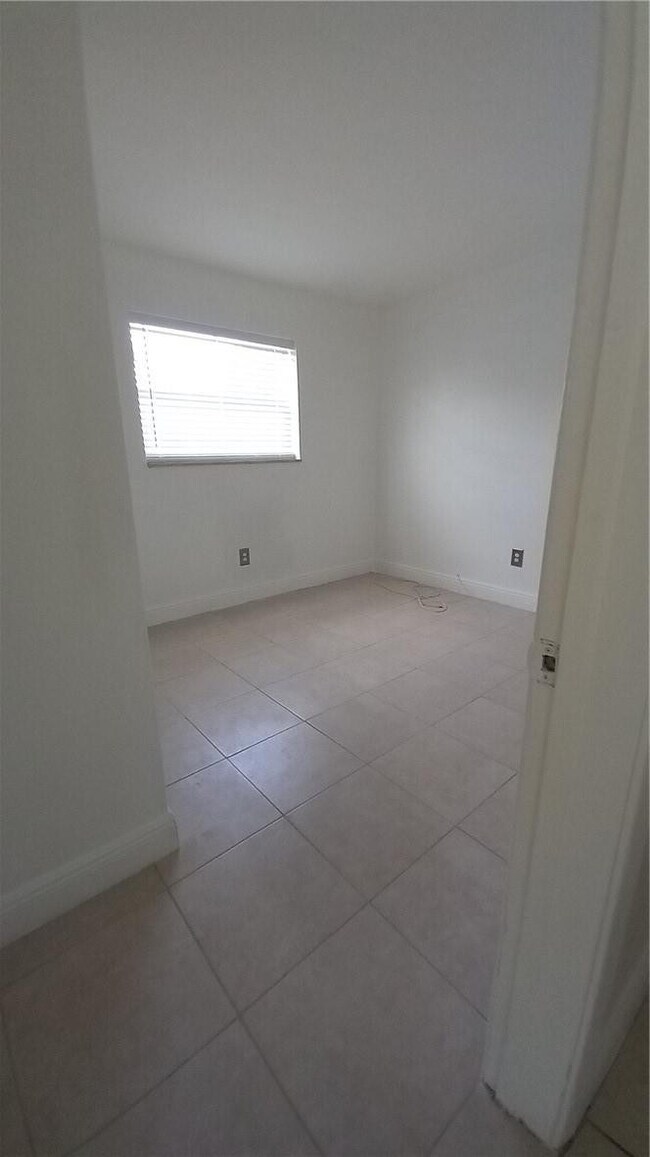 Photo - 330 NW 38th St
