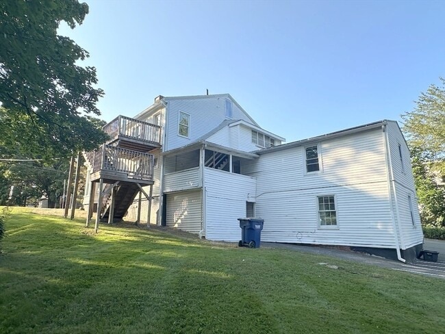 Photo - 227 Bridge St