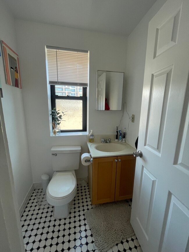 Photo - 835 Beacon St