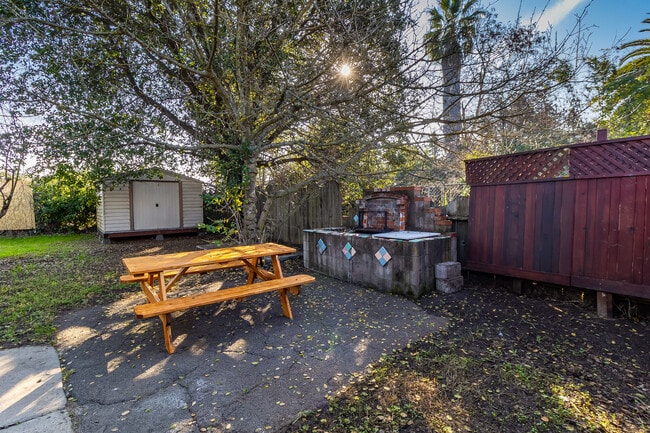 Photo - 628 Pierce St