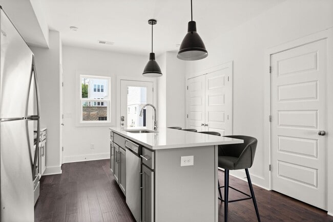 Photo - 500 Creative Way