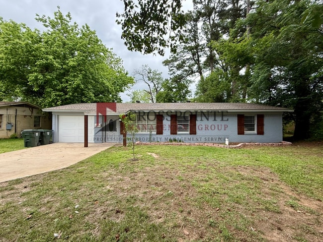 Building Photo - Newly Renovated 3 Bedroom 1.5 Bathroom Home!