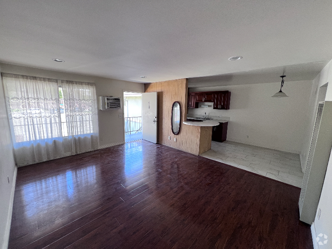Building Photo - 305 N Vinedo Ave Unit 5 Rental