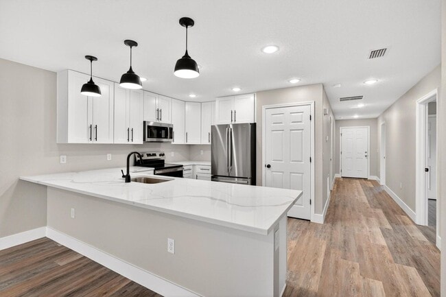 Photo - Vista Ave Unit 32631 Vista