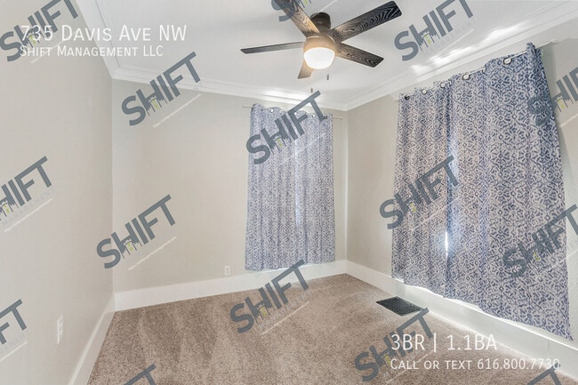 Photo - 735 Davis Ave NW