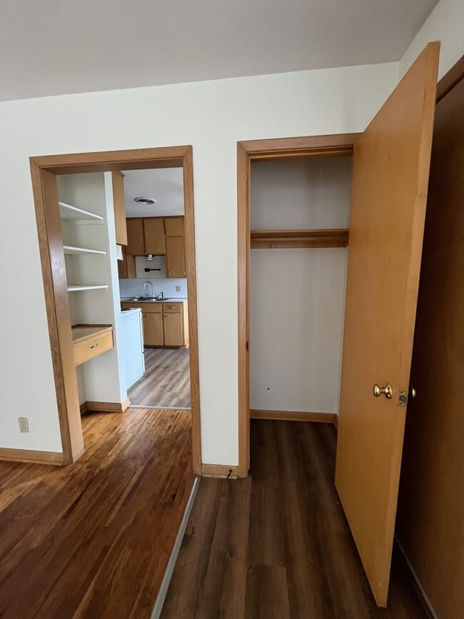 Photo - 122 N Joann St