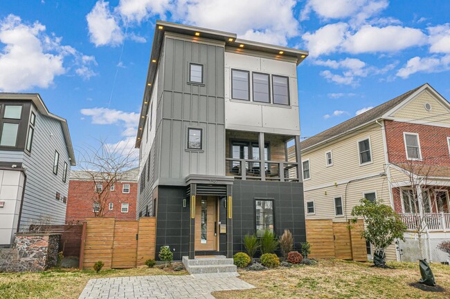 Building Photo - 729 N Barton St Rental
