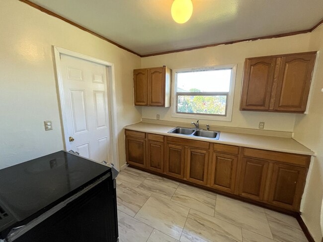 Photo - 905 W Harris St Unit 905 W Harris [PRM]: Henry]