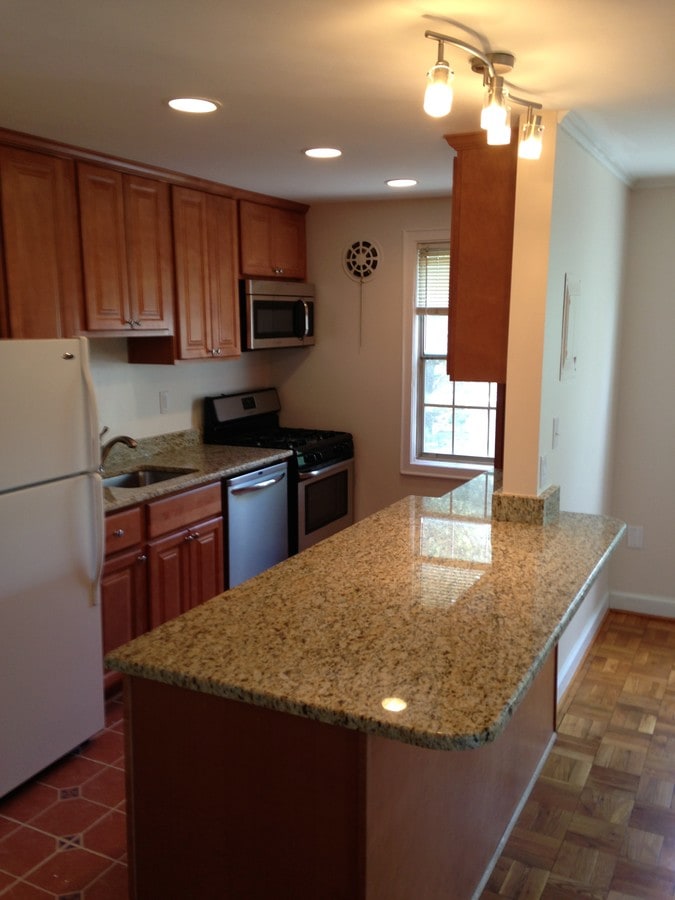 Kitchen - 1732 W Abingdon Dr Unit 201