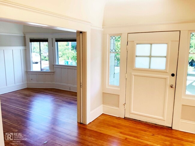 Photo - Spacious 4 Bedroom / 1.5 Bath near UC Campus