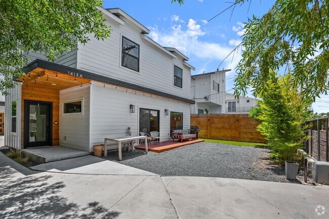Building Photo - 1413 Montopolis Dr Unit A Rental