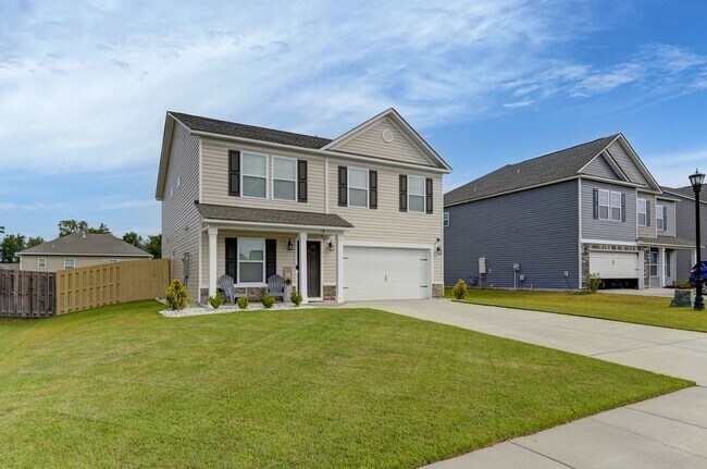 Photo - Spacious 5-Bedroom, 3-Bath Home with Modern Features in Elgin!