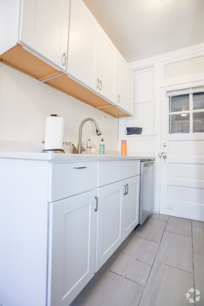 Building Photo - 5051 N Glenwood Ave Unit #3H Rental