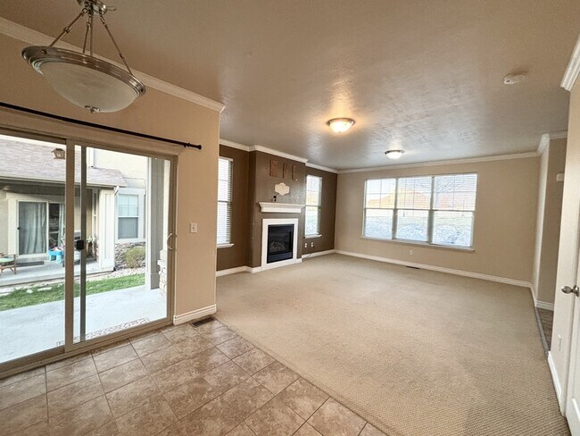 Photo - 14623 Auroral Way