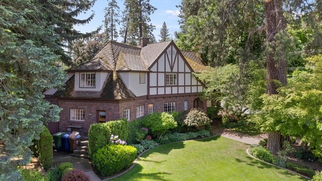 Building Photo - "Luxurious 5-Bedroom Spokane Retreat with Pool, Guest Suite, and Stunning Finishes!"