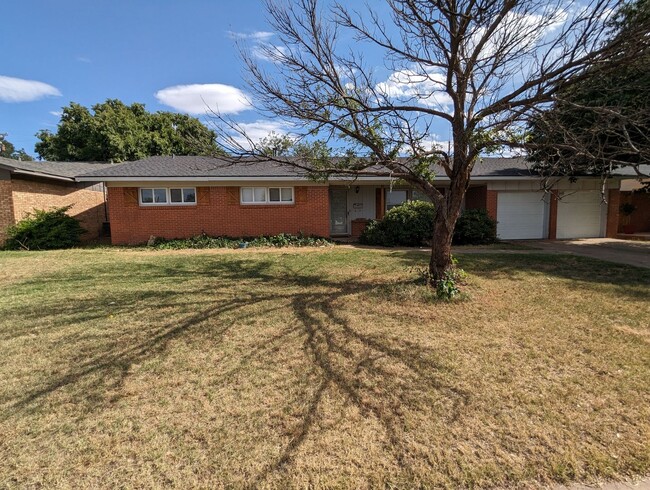 Photo - Large Updated 4 Bedroom Home Off University