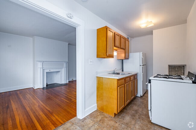 1BR, 1BA - 700SF - Living Room / Kitchen
