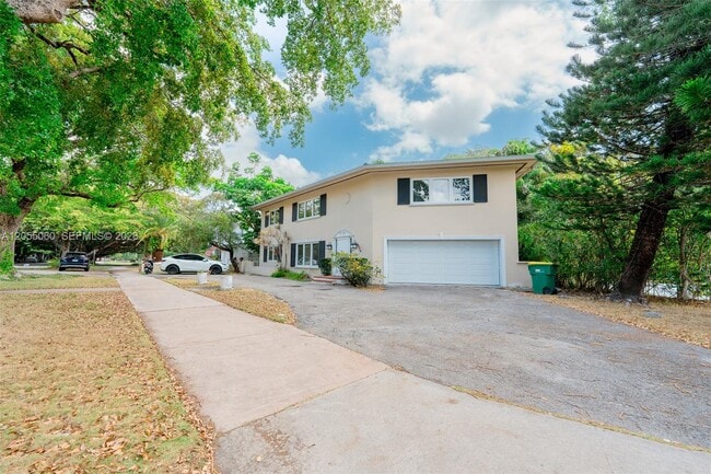 Building Photo - 580 University Dr