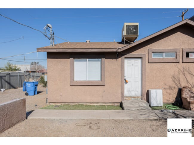 Building Photo - $250 OFF FIRST MONTH'S RENT MOVE IN SPECIA... Rental