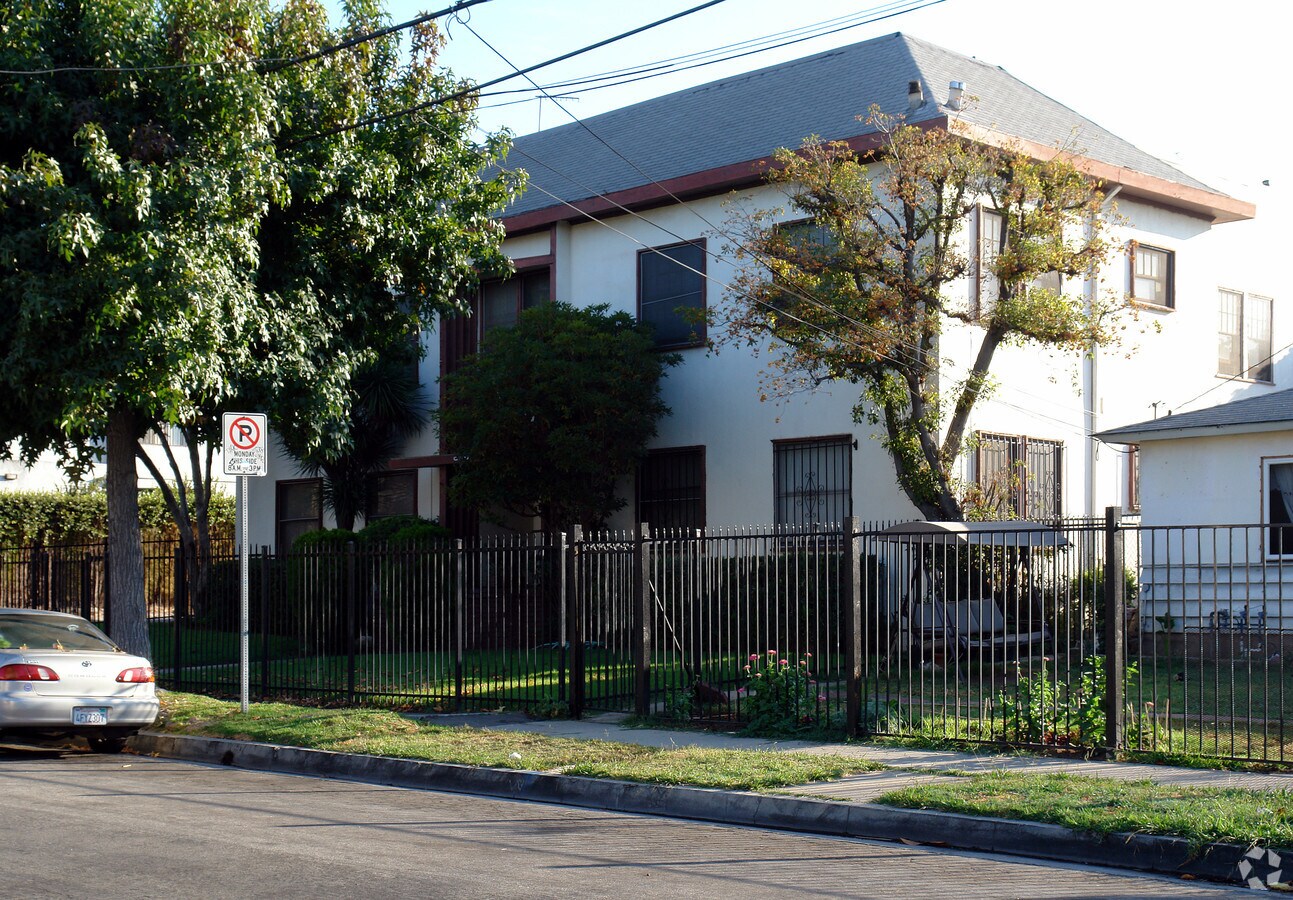 Photo - 930 N Cedar St Apartments