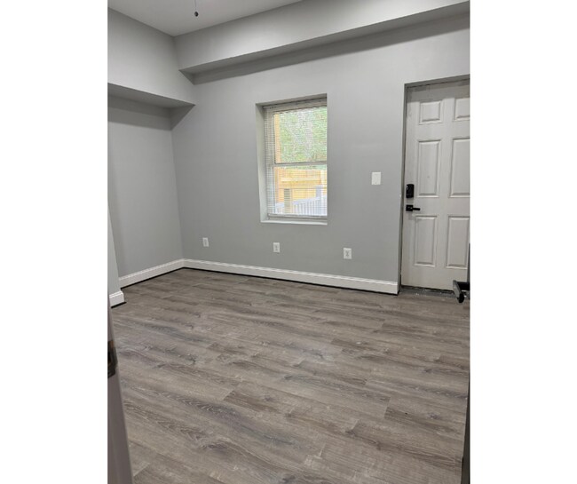 2936 Mosher St Unit 2A AVAILABLE $900 W/BATH 2A