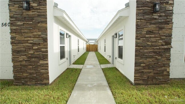 Photo - 5609 Ozark Ave Unidad 4