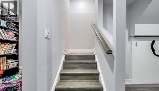 Photo - 180 Belmore Ct