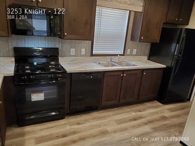 Photo - 3253 Knight-122