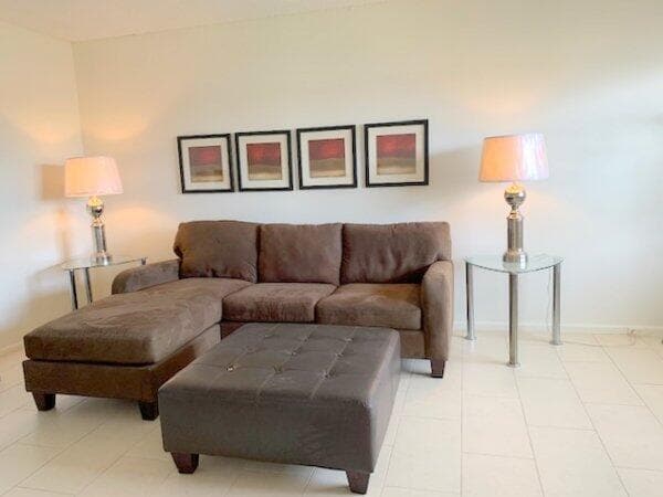 Photo - 545 Fanshaw M