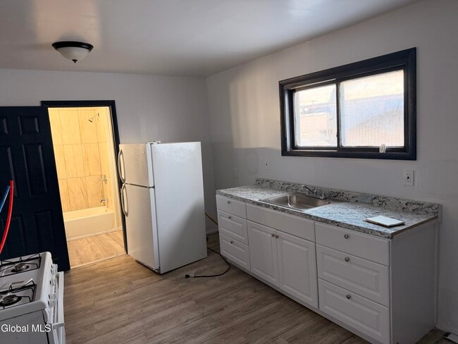 Photo - 54 Arch St Unit Down