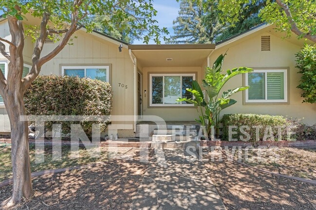 Building Photo - 705 Orange Grove Way