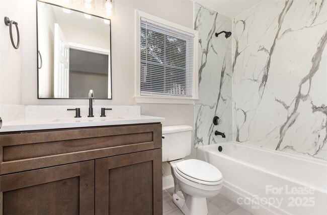 Photo - 817 W 4th St