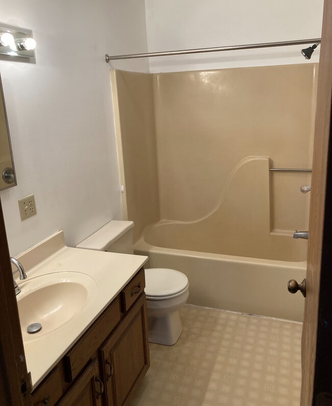 Photo - 107 S Van St