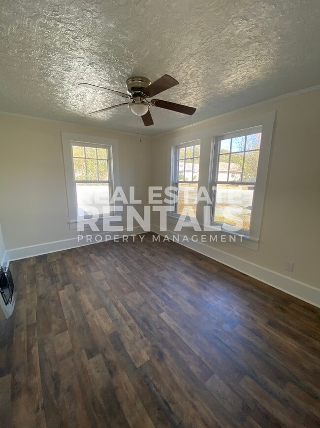 Photo - 502 5th Ave NW