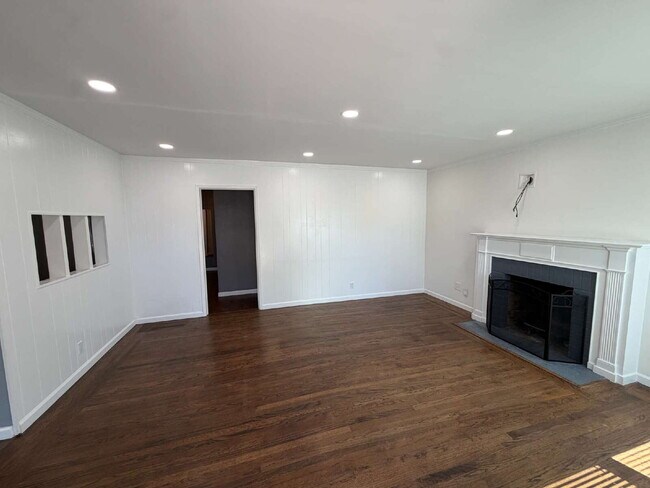 Photo - 2261 Hickory Dr
