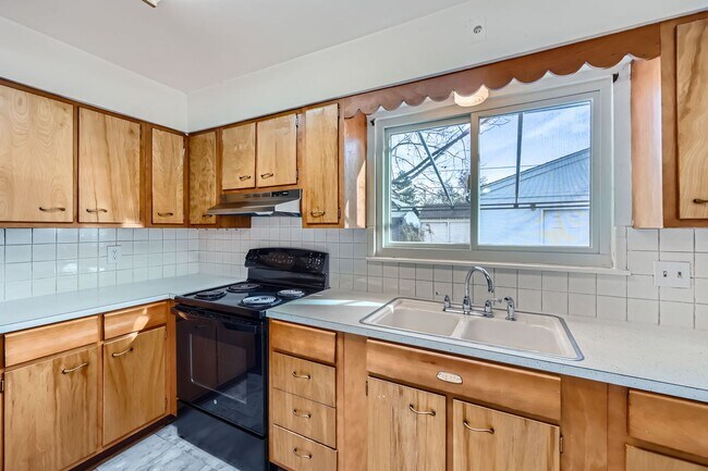 Photo - **Bright and Spacious 2-Bedroom Home in the Heart of Denver!!**