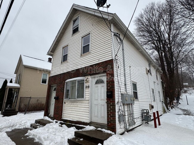 Building Photo - 219 Park St Unit 2