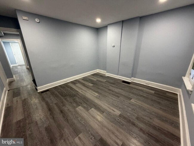 Building Photo - 363 E Airy St