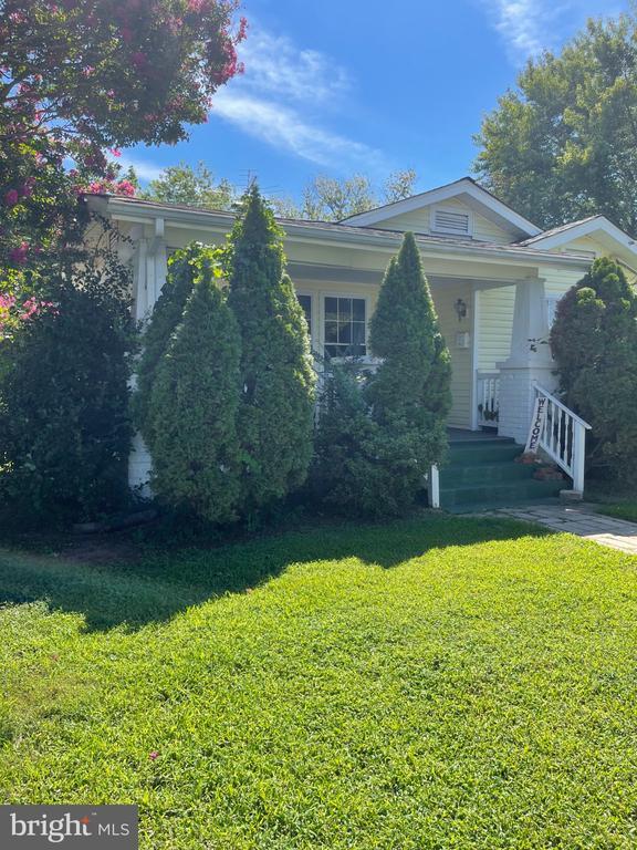 Photo - 404 Livingstone St