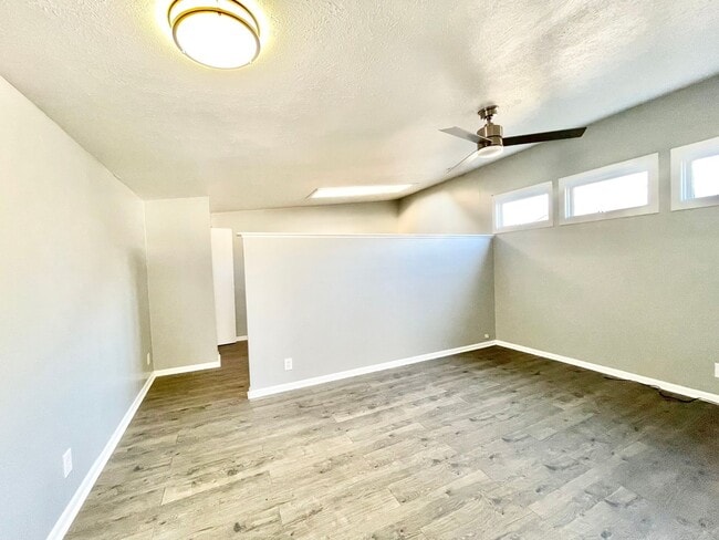 Photo - 1041 W 10th St Unit 3 - Above Garage