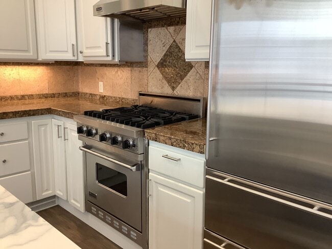 Kitchen - 115 Magnolia St