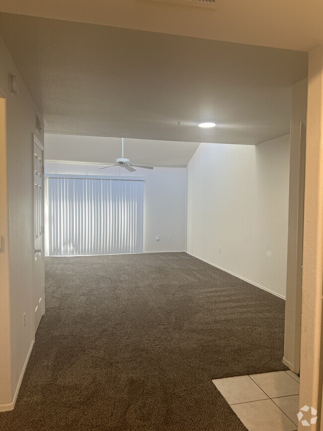 Building Photo - 9990 N Scottsdale Rd Unit 2006 Rental